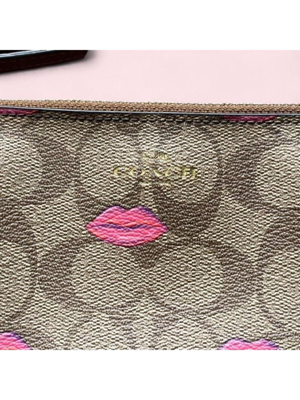 Coach Brown Signature C Canvas Lip Print Wristlet Flirty Luxury Dainty Kisses - Picture 2 of 7